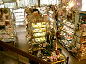 カーペットと既製カーテンのフロア